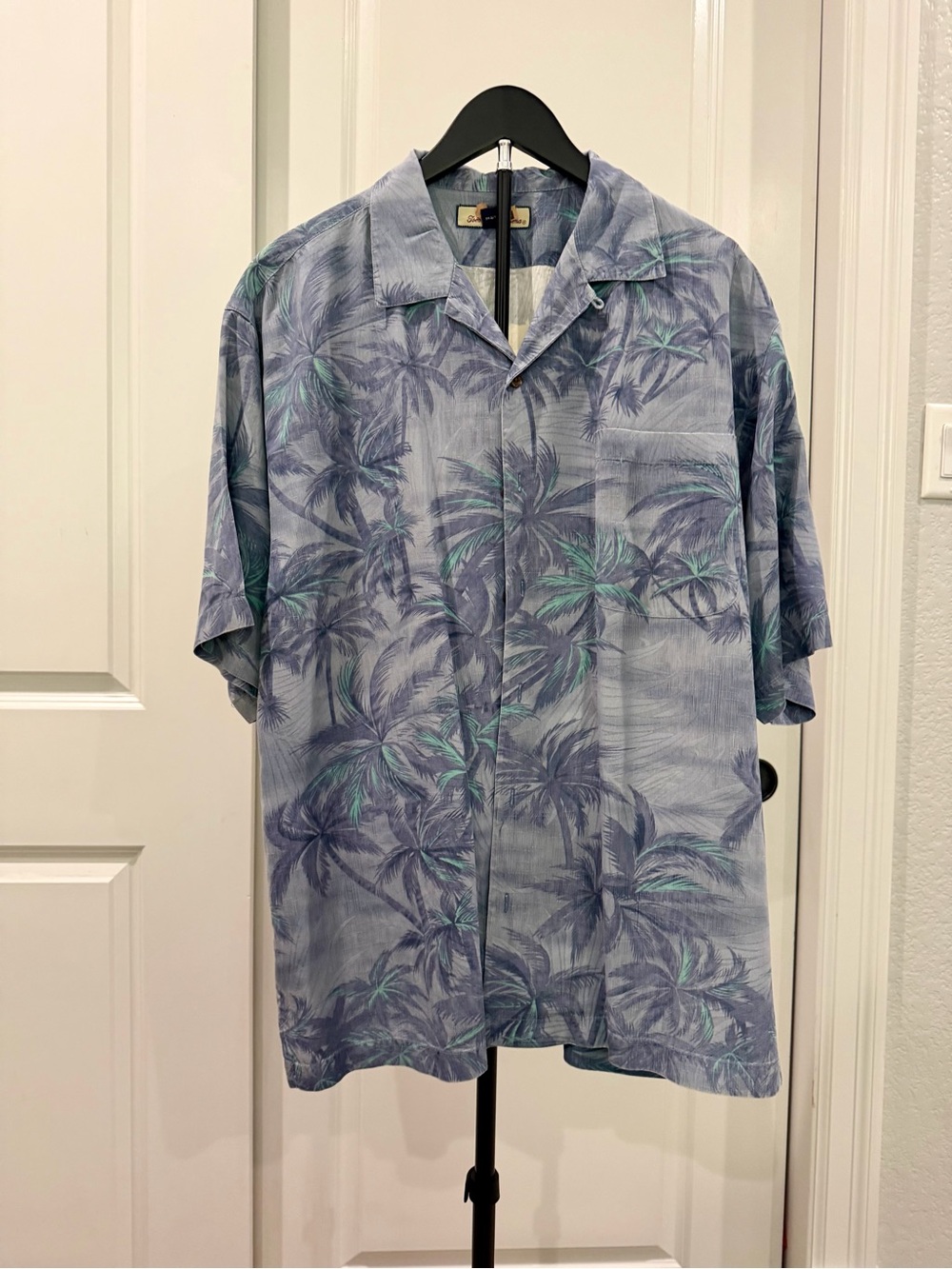 Vintage Tommy Bahama Short-Sleeve Tropical Print Shirt - Blue Size Large